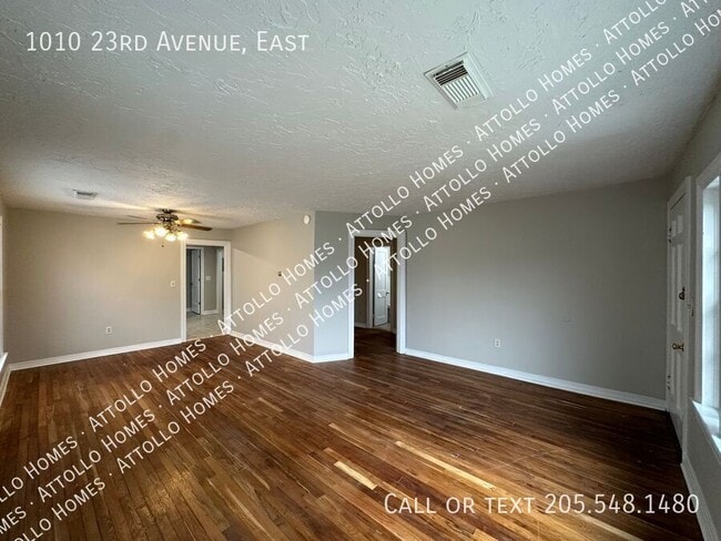 Building Photo - 1010 23rd Ave E