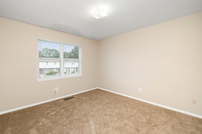 Building Photo - 1121 Alice Dr