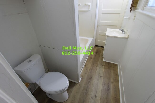 Building Photo - Beautiful 2 Bedroom, 1 Bath House with W/D Hookups