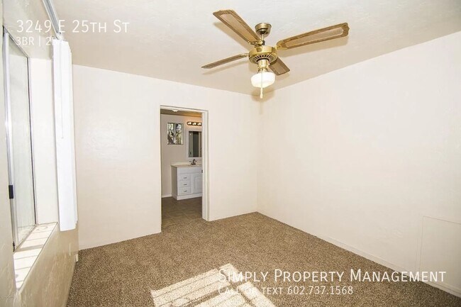 Building Photo - Great 3 bed 2 bath near UofA/ downtown Tuc...
