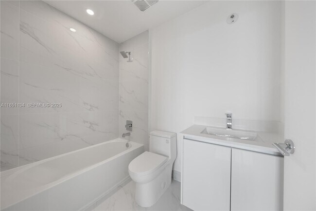 Building Photo - 700 NE 24th St