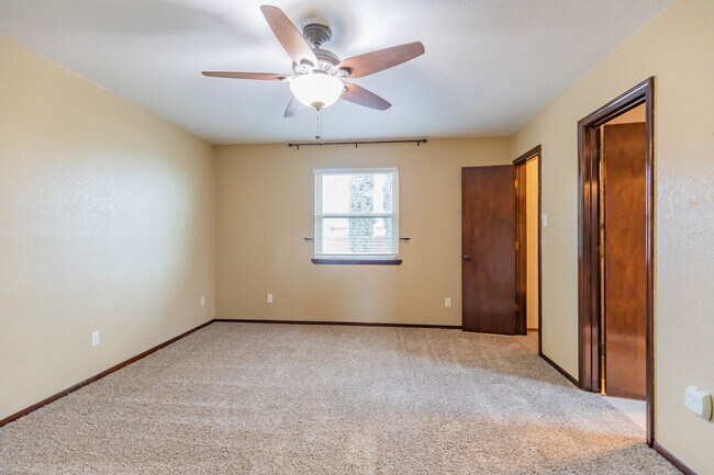 Building Photo - Beautiful Home Near Foothills Park With Gr...