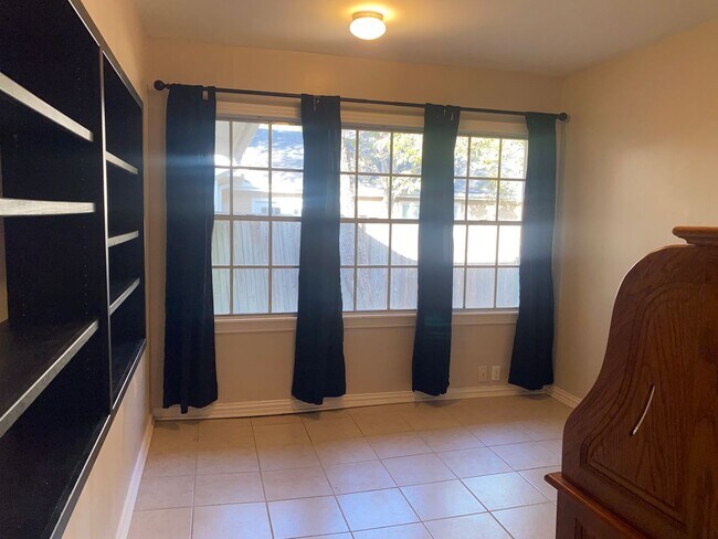 Building Photo - 3 BEDROOM, PLUS OFFICE, BELTON ISD