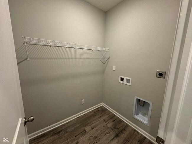 Building Photo - 855 Downey Ln