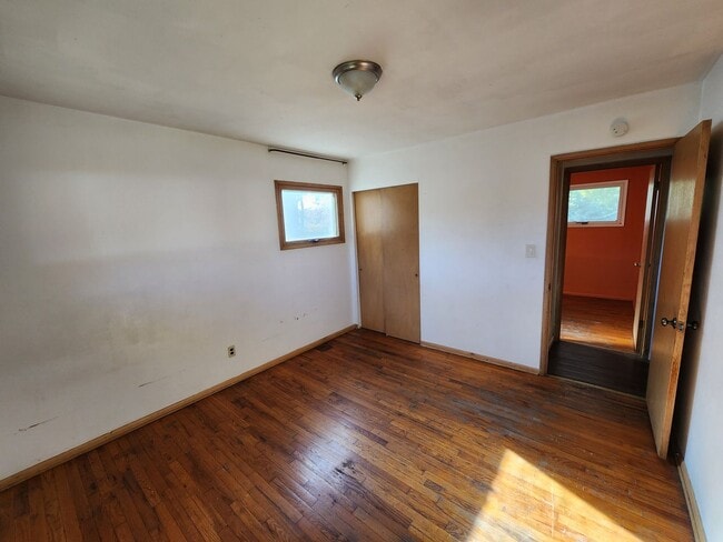 Building Photo - 3 bedroom house