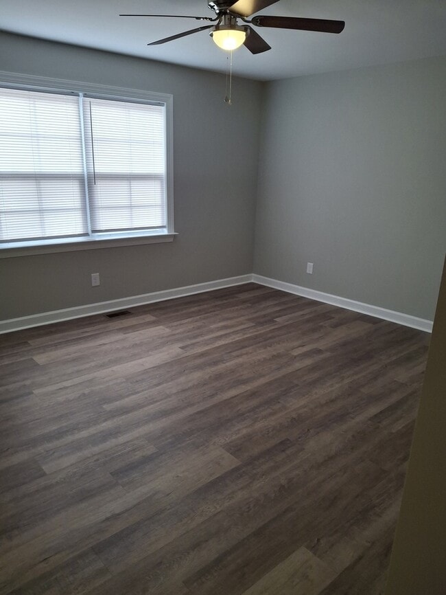 Building Photo - 2 Bedroom 1.5 Bath