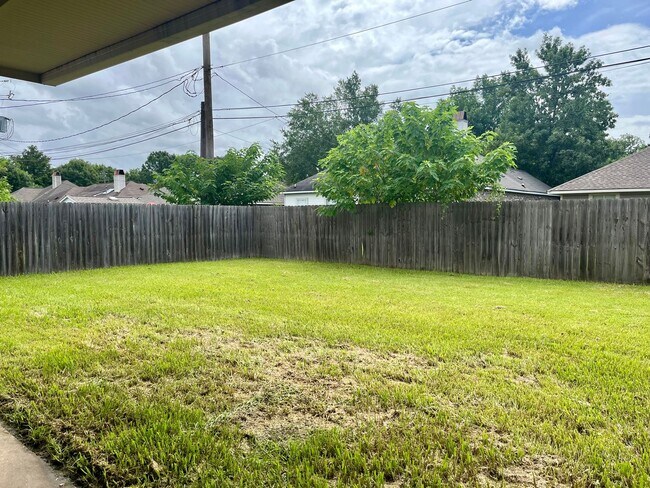 Building Photo - 303 Briarhaven Dr