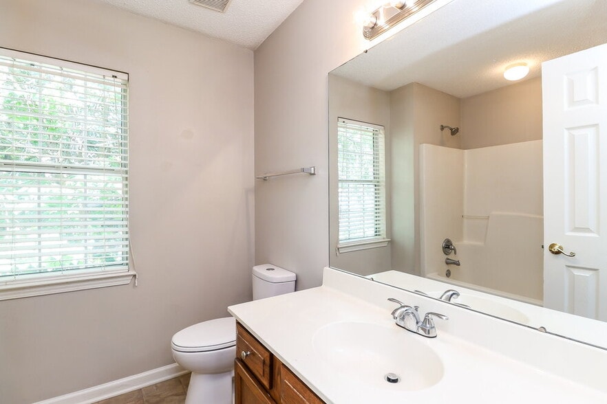 Building Photo - 8433 Woodford Bridge Dr
