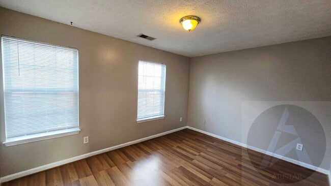 Building Photo - 1695 Barrington Overlook