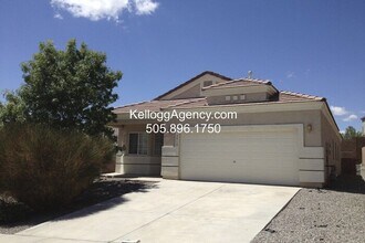 Building Photo - 3BR/2Living in Enchanted Hills!