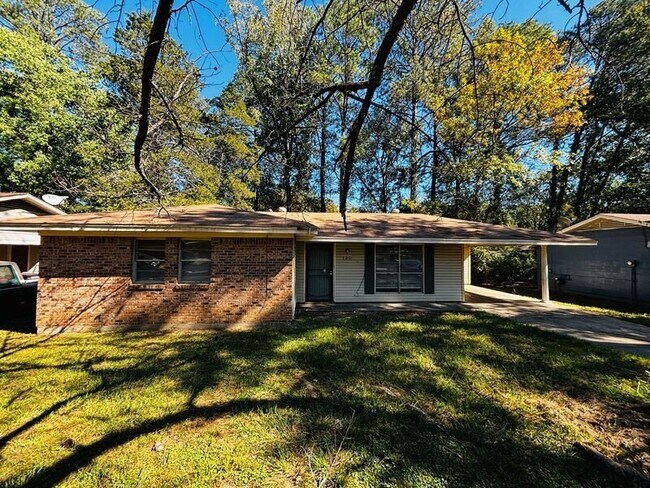 Building Photo - 130 E Woodcrest Dr