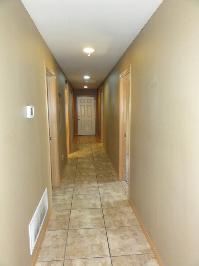 Building Photo - 315 E Main St