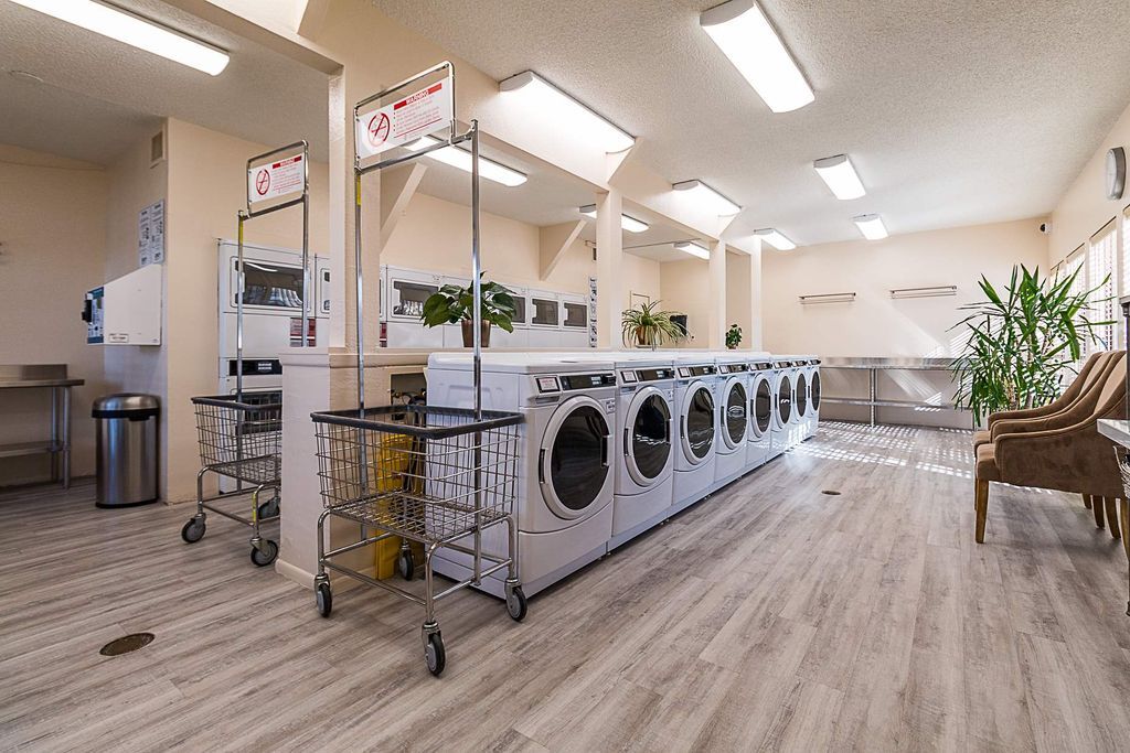 Building Photo - 941 Calle Mejia