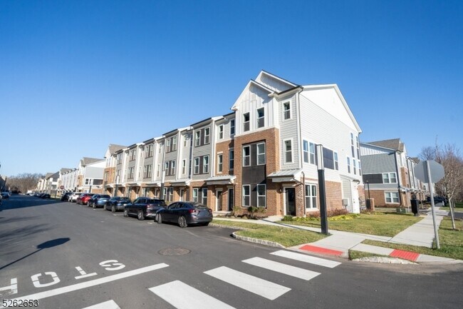 Building Photo - 8 Jessica Ln