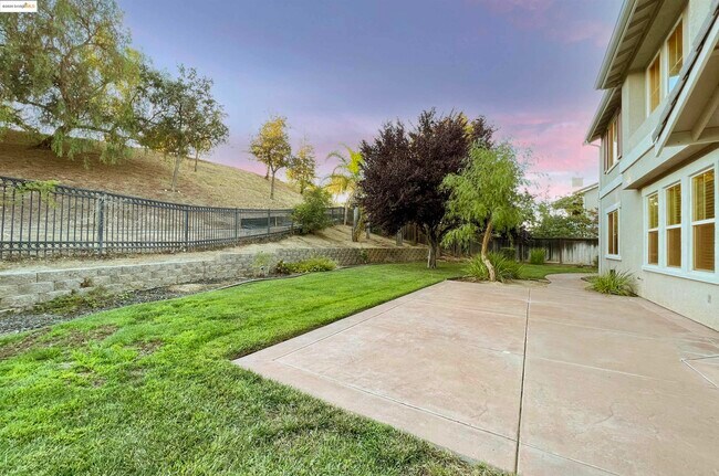 Building Photo - 2765 St Andrews Dr