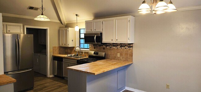 Building Photo - 6213 W Oxbow Loop