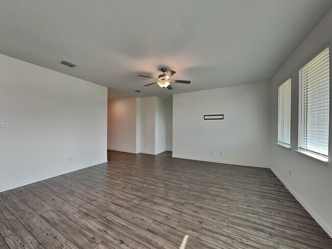 Building Photo - 5604 Elwood Dr