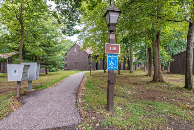 Building Photo - 10 Elm Trail