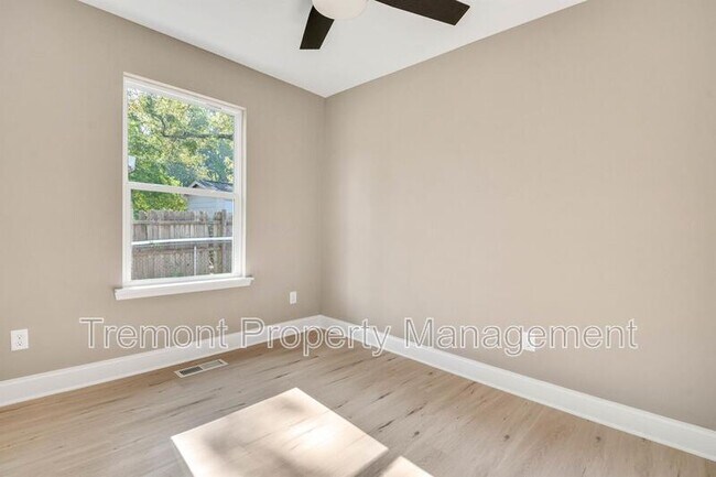 Building Photo - 2419 13th Ave