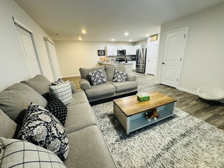 Building Photo - 126 Evonshire Blvd