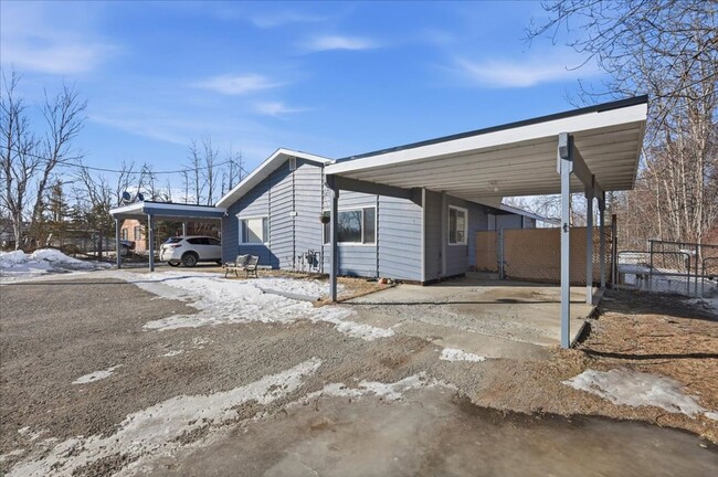 Building Photo - 900 N Wesglenn Cir