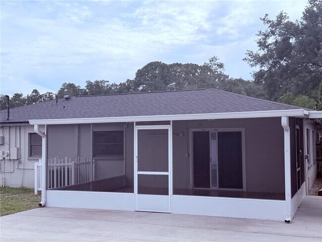 Building Photo - 6411 Santa Monica Dr