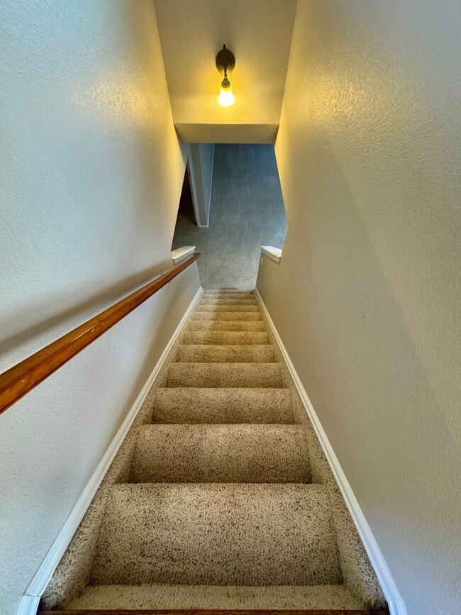 Building Photo - Beautiful home in with Stunning Mountain Views