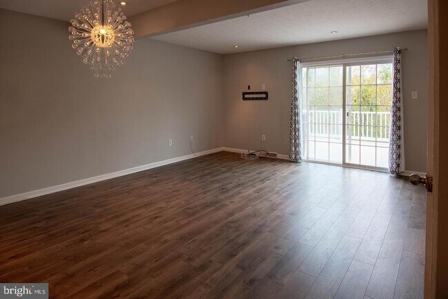 Building Photo - 5620 Queen Anne Ct