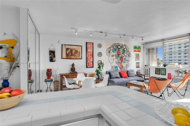 Building Photo - 5313 Collins Ave