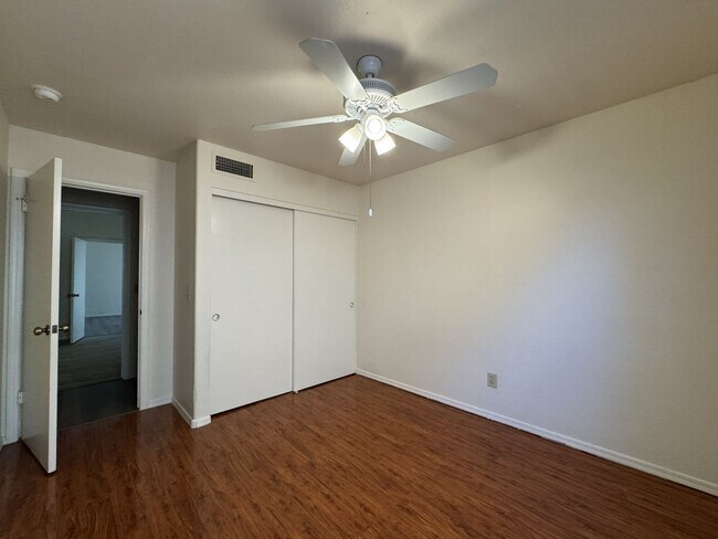 Building Photo - 4 BEDROOMS CULDESAC LOT ACROSS FROM PARK