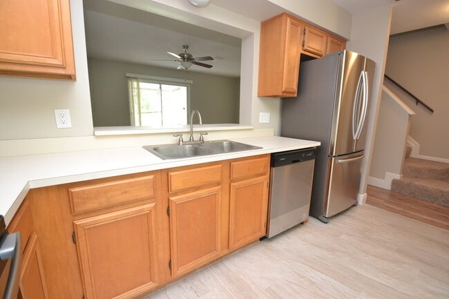 Building Photo - Beautiful 2/2.5 Winter Springs Townhome ~ Newer Paint & Flooring ~ End Unit with Pond View!
