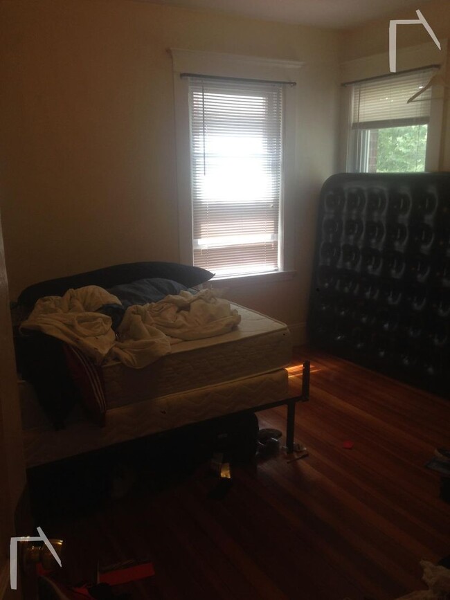 Building Photo - Brighton/Cleveland Circle 4 Bed Available ...