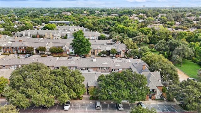 Building Photo - 15914 Club Crest Dr