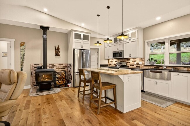 Building Photo - 860 Humbug Creek Rd