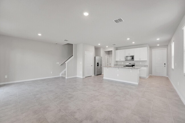 Building Photo - 5758 SE Edgewater Cir