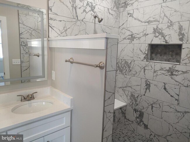 Building Photo - 112 W Main St