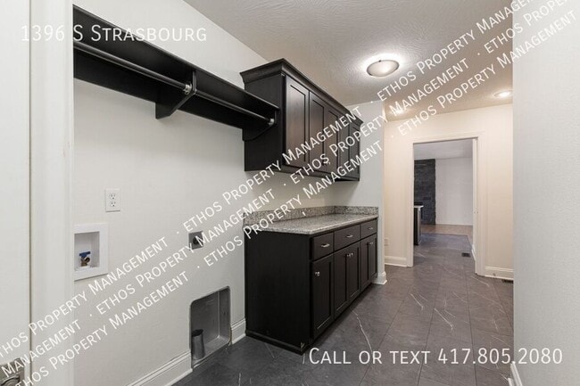 Building Photo - 1396 S Strasbourg-
