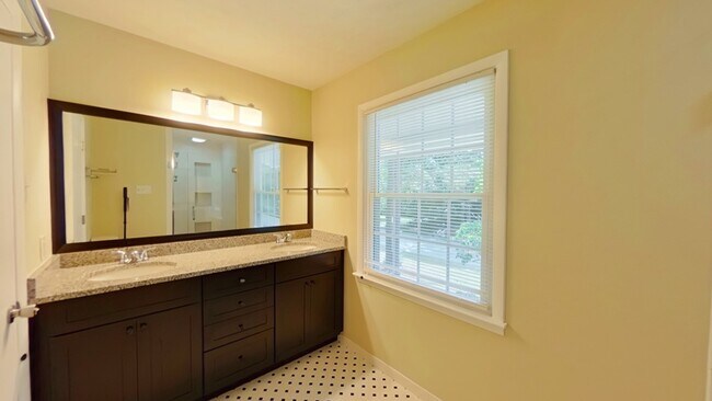 Building Photo - 3314 Jura Dr