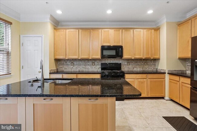 Building Photo - 2943 St Helen Cir