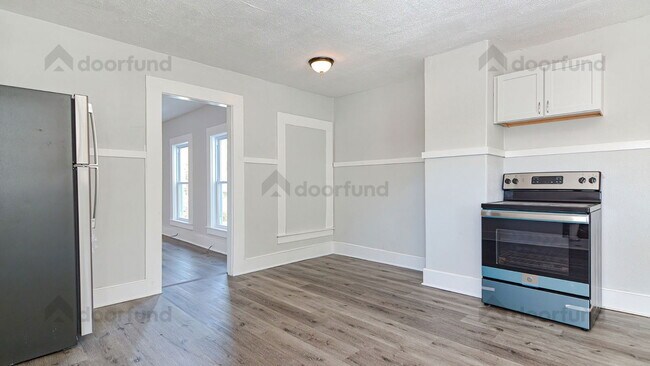 Building Photo - 11 Pleasant St