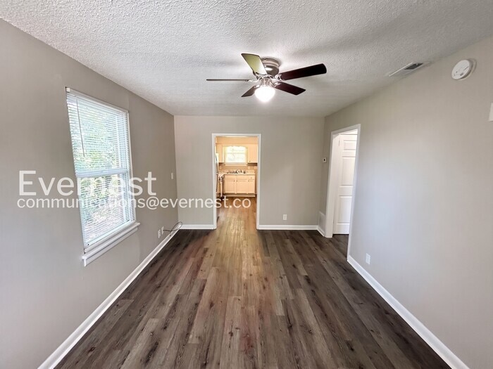 Building Photo - 1176 Sioux Terrace