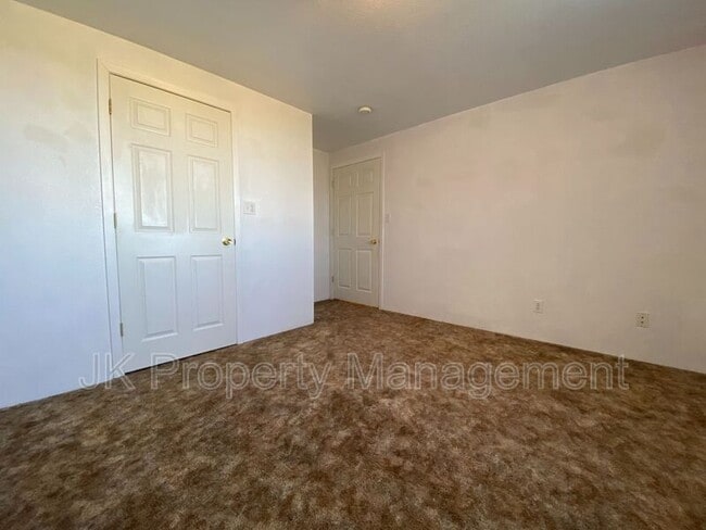Building Photo - 1612 Sand Ct