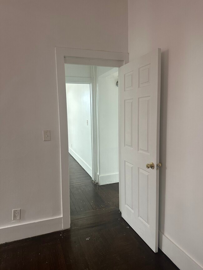 Building Photo - 14 Fairview Pl