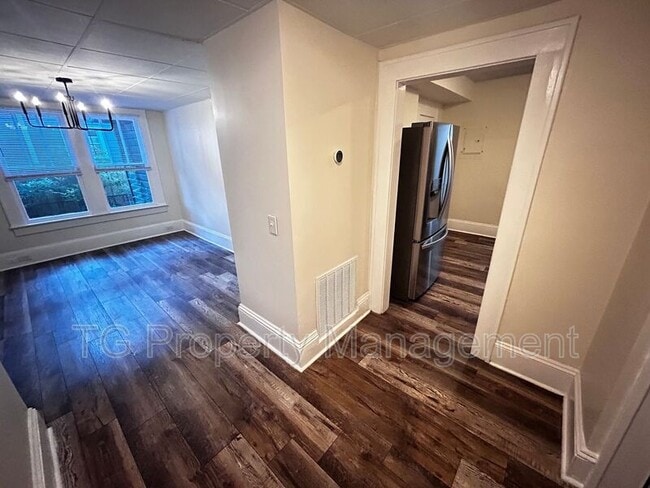 Building Photo - 2561 Rosselle St