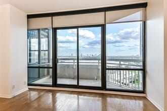 Building Photo - 14 Greenway Plz