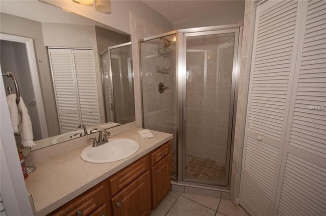 Building Photo - 2 Bedroom / 2 Bathroom Upstairs Condo with Large Screened Covered Porch