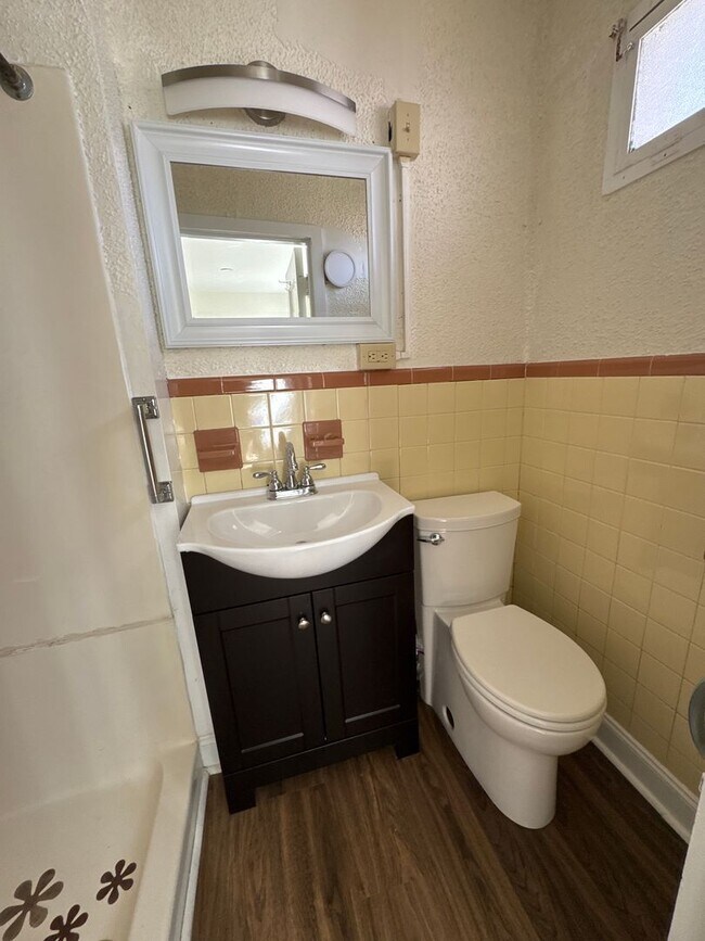 Building Photo - 322 E Broad St