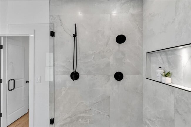 Building Photo - 976 Dunning St SE