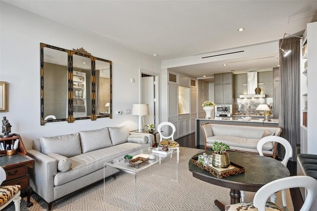 Building Photo - 2900 McKinnon-311.7