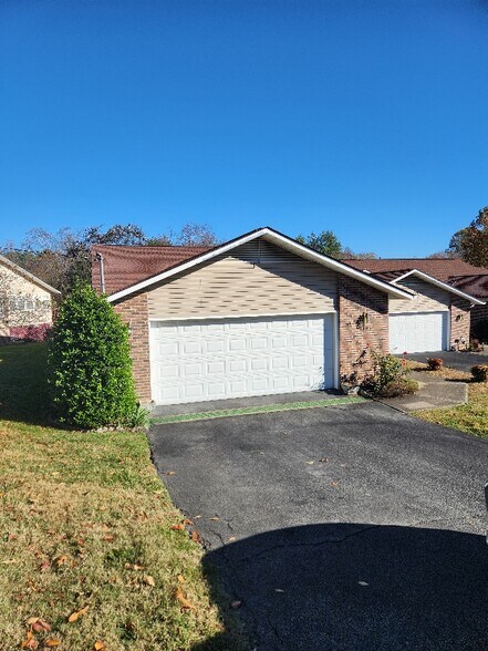 Building Photo - 1105 Estate Dr